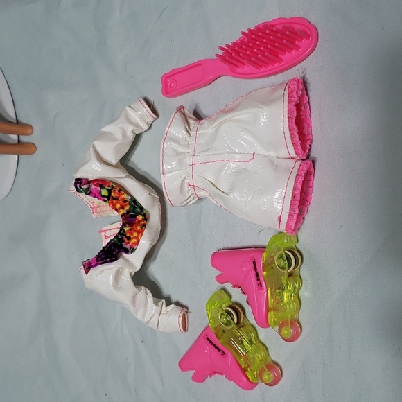 Vintage Rollerblade Flicker 'n Flash Barbie - Picture 12 of 16
